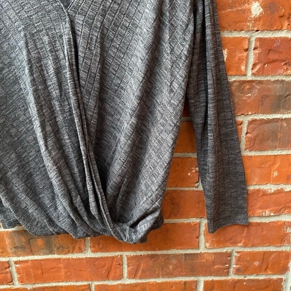 Rock & Republic XL Gray Vneck Wrap Long Sleeve Top - Picture 2 of 8
